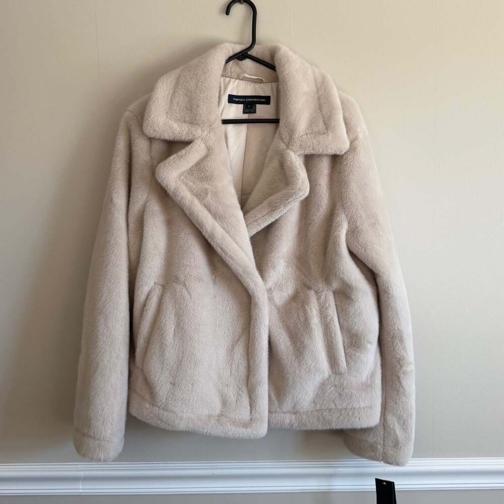 NWT French Connection Short Faux Fur Lapel Coat in Cream, L